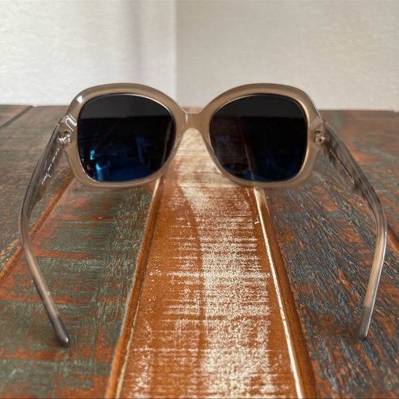 Burberry Sunglasses - Picture 4 of 10